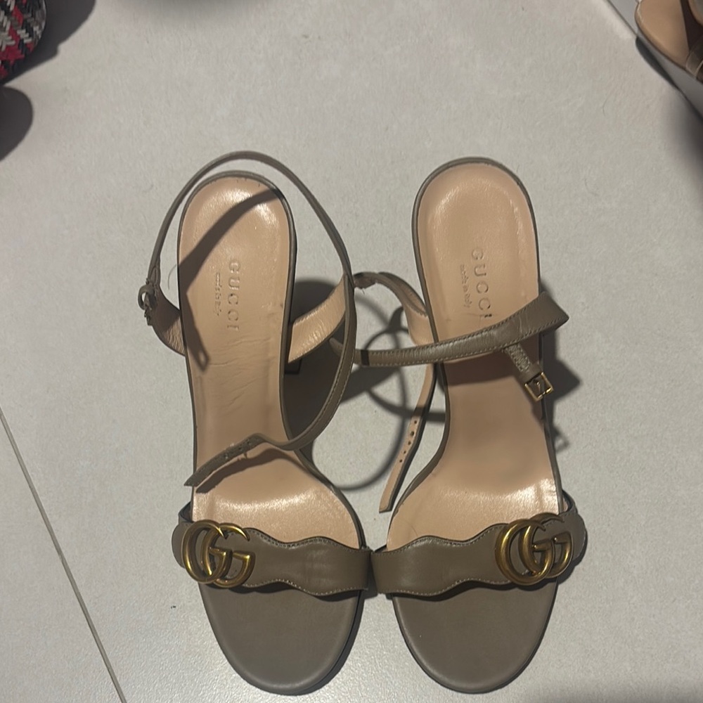 Gucci Tan Sandals Elegant Minimalist Design